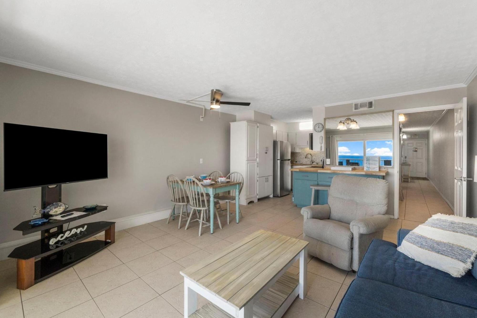 The Summit 1216 Apartment *